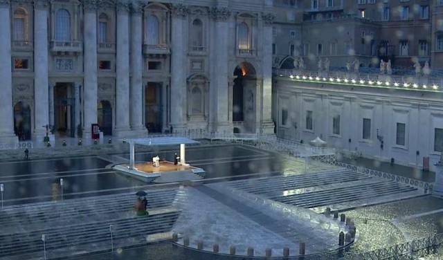 papież na placu św. Piotra