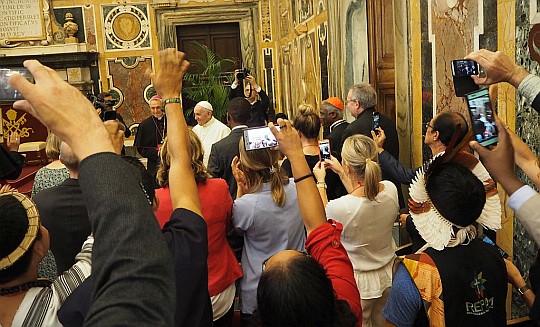 papież w auli Klementyńskiej